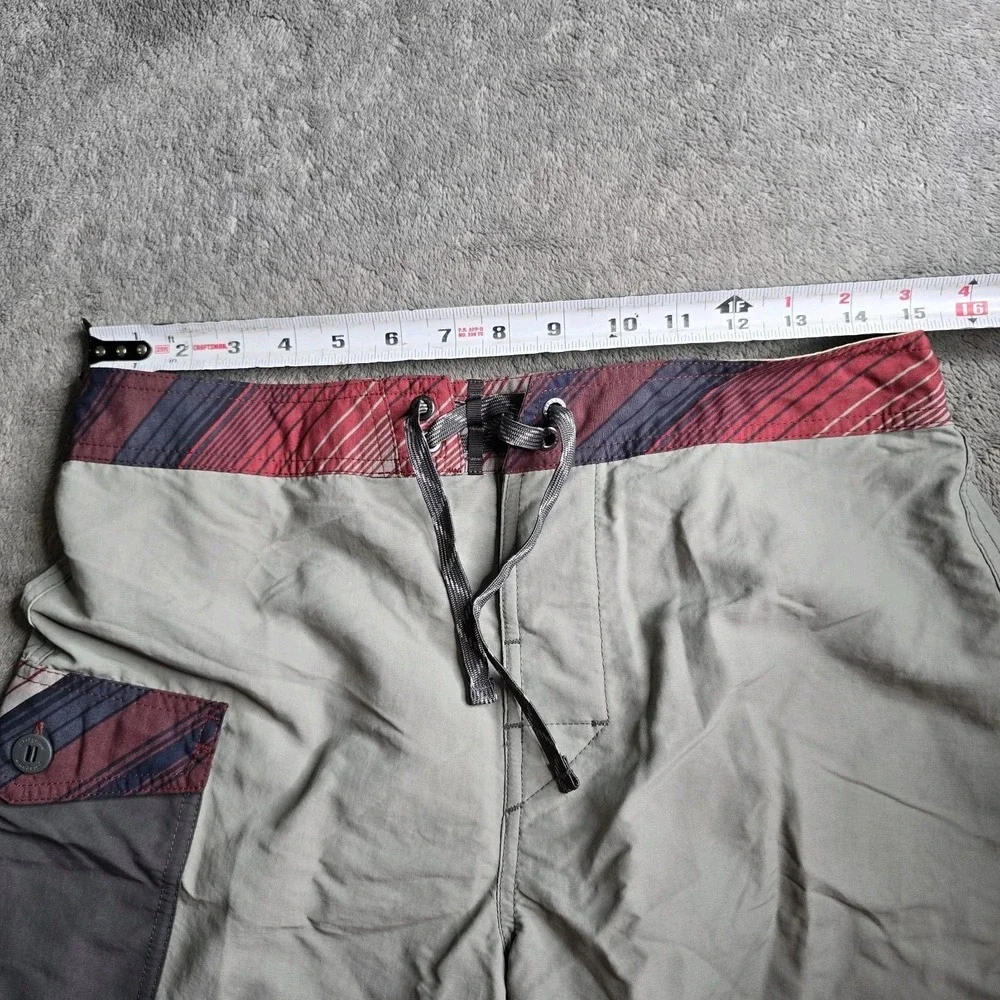 Patagonia Shorts M's Patch Pocket Wavefarer Boardshorts Mens 32 Gray 9.5
